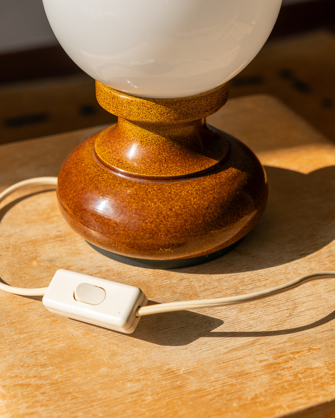 Vintage 1970s Space Age table lamp with speckled brown metal base and white opaline glass shade – Vecino Shop