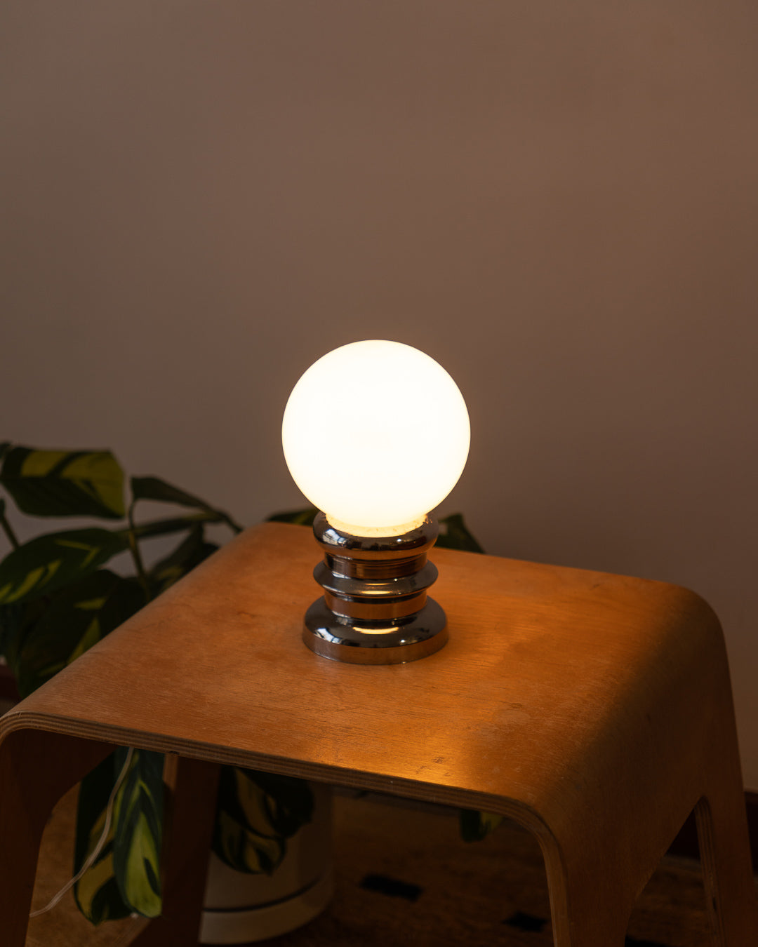 Vintage 1970s Space Age table lamp with chrome metal base & white opaline glass shade – Vecino Shop