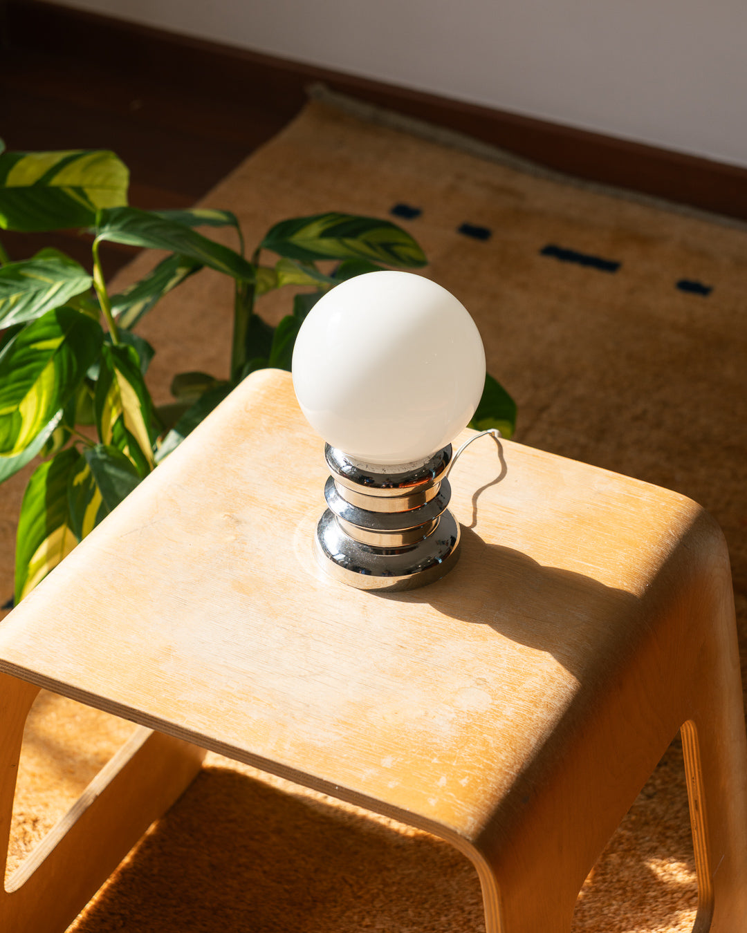 Vintage 1970s Space Age table lamp with chrome metal base & white opaline glass shade – Vecino Shop