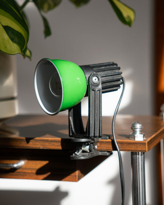 Green vintage 1980s clip lamp in very good condition, fully working | Vecino shop
