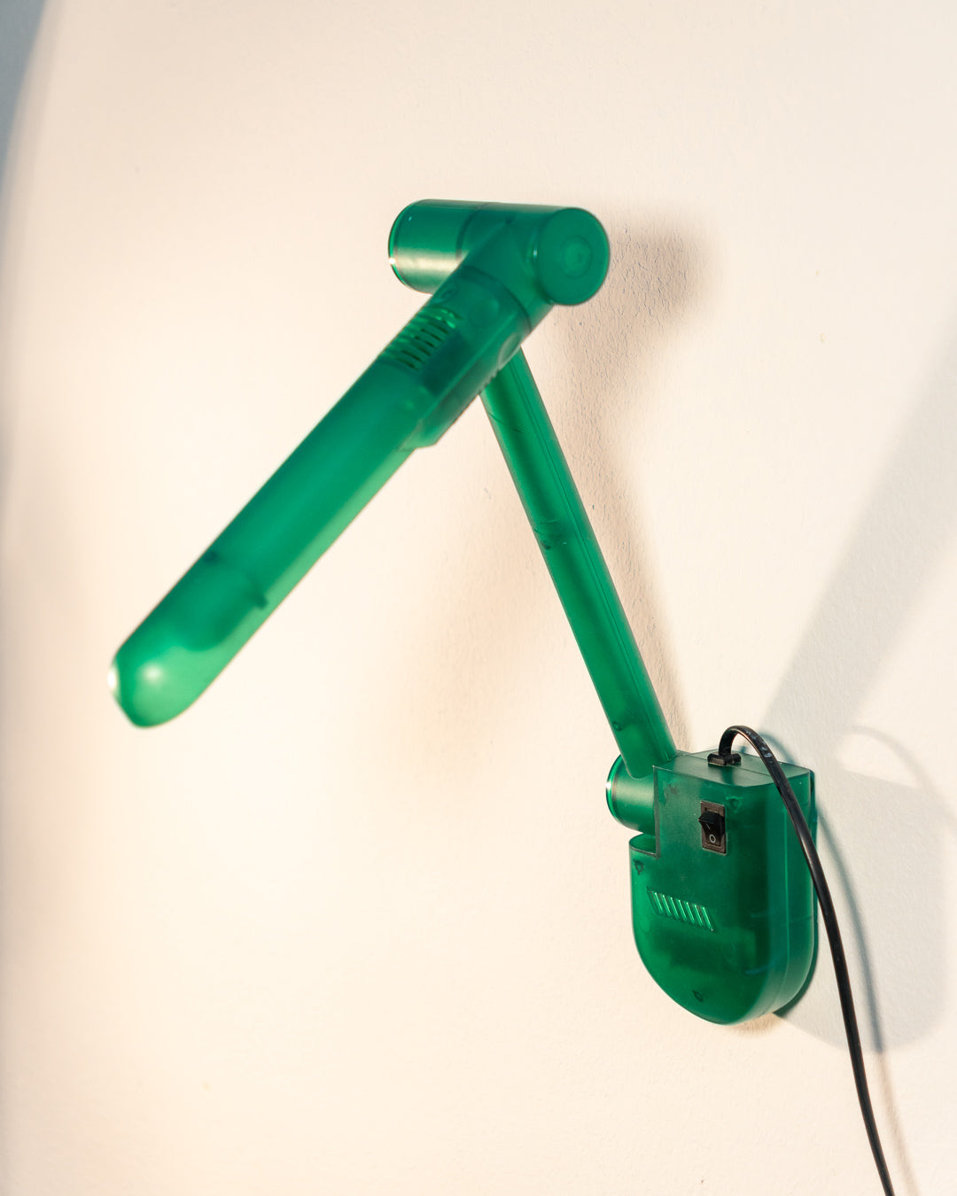 Vintage translucent green plastic foldable Pop Art lamp from the 1990s with fluorescent bulb. Vecino Shop