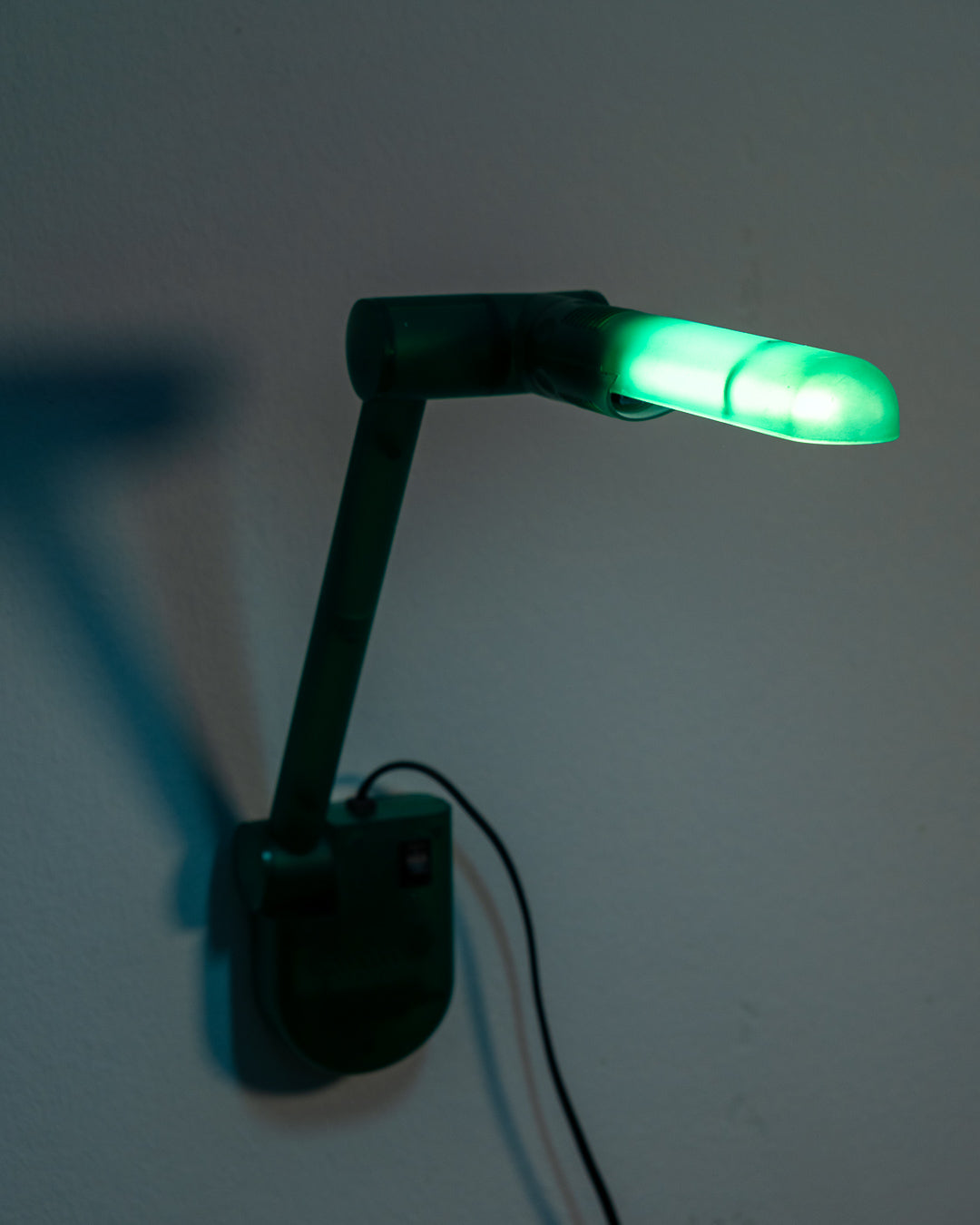 Vintage translucent green plastic foldable Pop Art lamp from the 1990s with fluorescent bulb. Vecino Shop