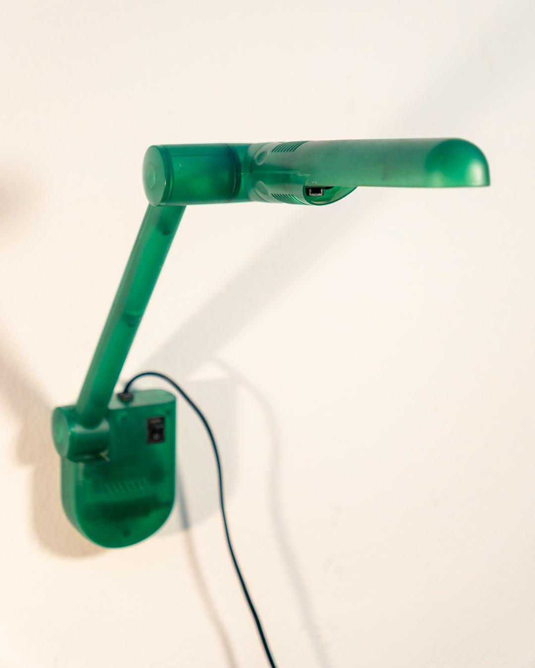 Vintage translucent green plastic foldable Pop Art lamp from the 1990s with fluorescent bulb. Vecino Shop
