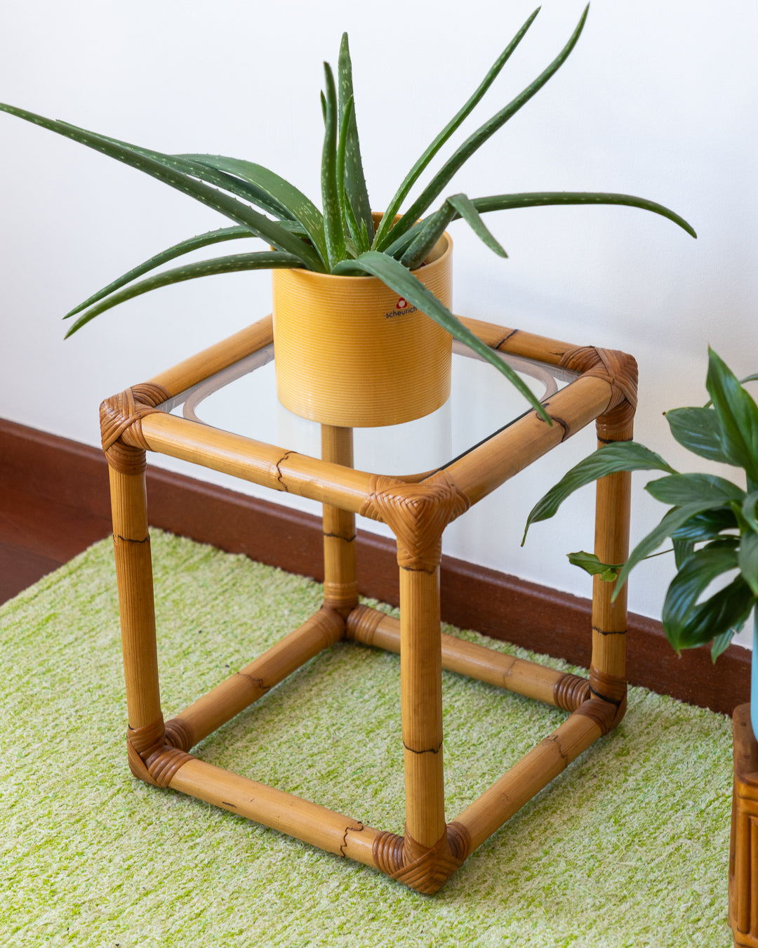Vintage small square bamboo side table with glass top, natural frame and minimalist design - Vecino Shop