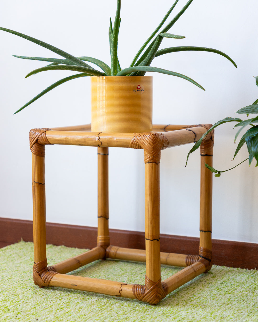 Vintage small square bamboo side table with glass top, natural frame and minimalist design - Vecino Shop