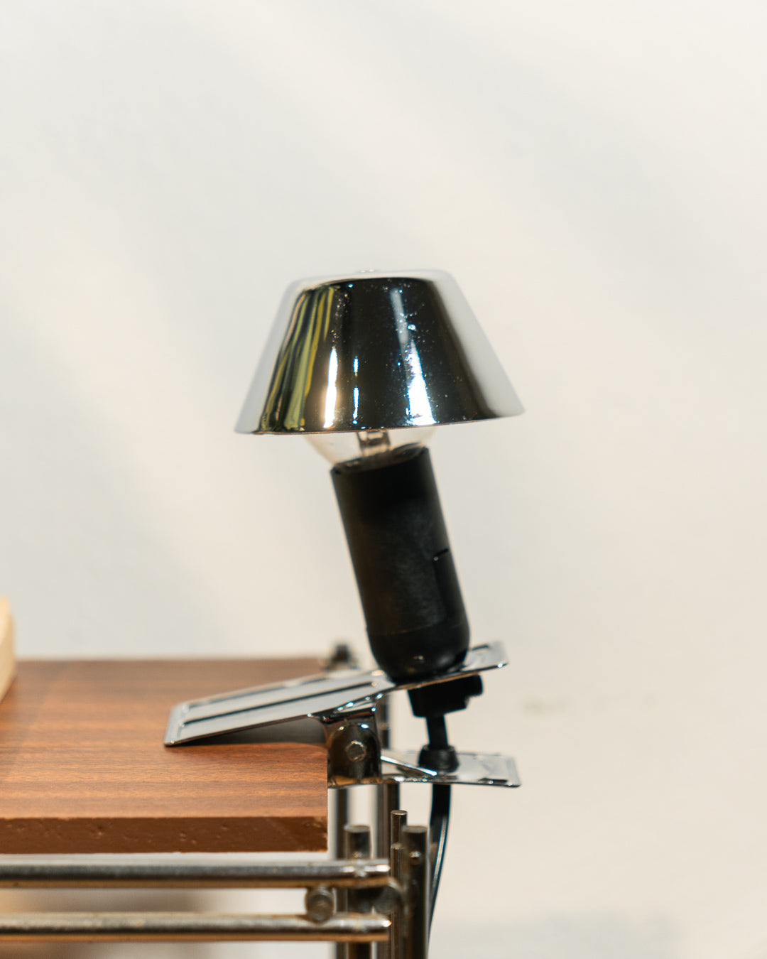 Rare vintage chrome clamp lamp with mushroom style shade, direct bulb fitting, Space Age look. Vecino Shop