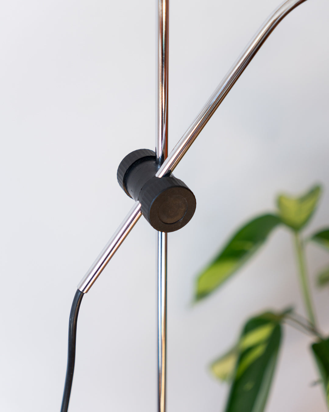 Vintage black and chrome floor lamp with perforated metal diffuser, adjustable height 1.50–1.80 m – Vecino Shop