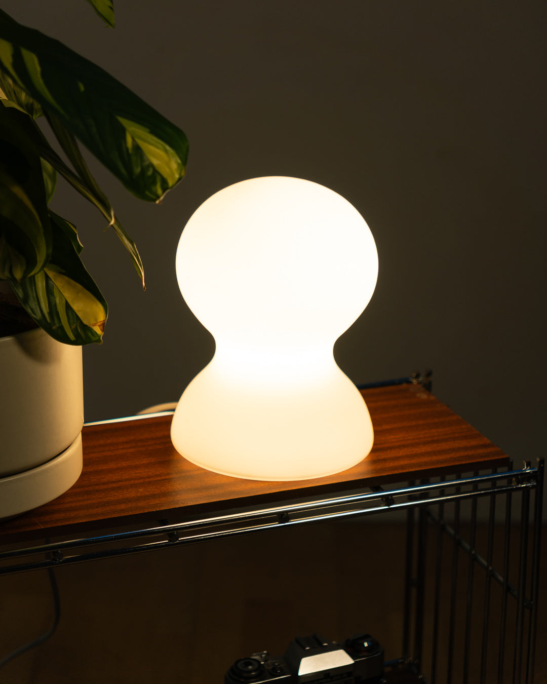 Ivan Jakeš vintage mushroom lamp for Habitat from the 1980s in matte opaline glass with soft ambient glow. Vecino Shop