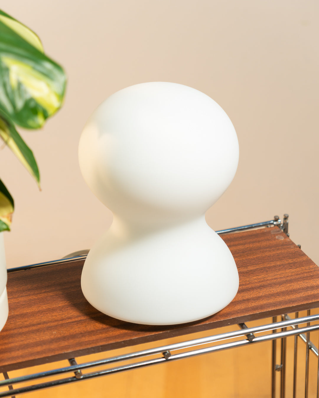 Ivan Jakeš vintage mushroom lamp for Habitat from the 1980s in matte opaline glass with soft ambient glow. Vecino Shop