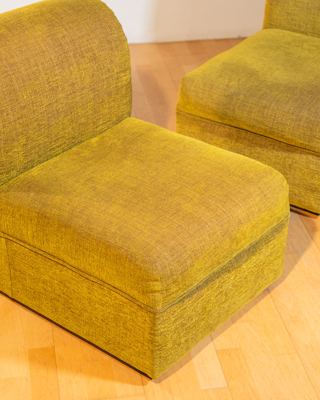 Vintage modular sectional sofa in chartreuse Sheinille fabric. Very good vintage condition, minor age-related wear. Vecino Shop