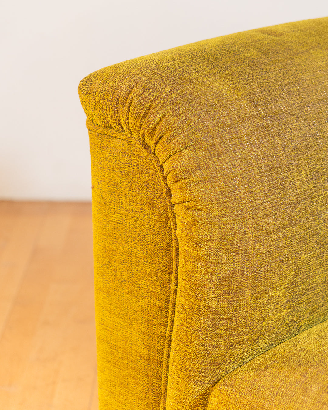 Vintage modular sectional sofa in chartreuse Sheinille fabric. Very good vintage condition, minor age-related wear. Vecino Shop