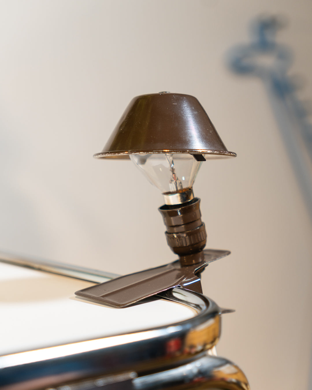 Vintage Luxus mini mushroom clip lamp in dark brown, 1960s Spanish Space Age design with clip base. Vecino Shop