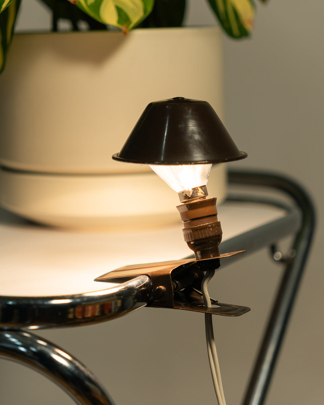 Vintage Luxus mini mushroom clip lamp in dark brown, 1960s Spanish Space Age design with clip base. Vecino Shop