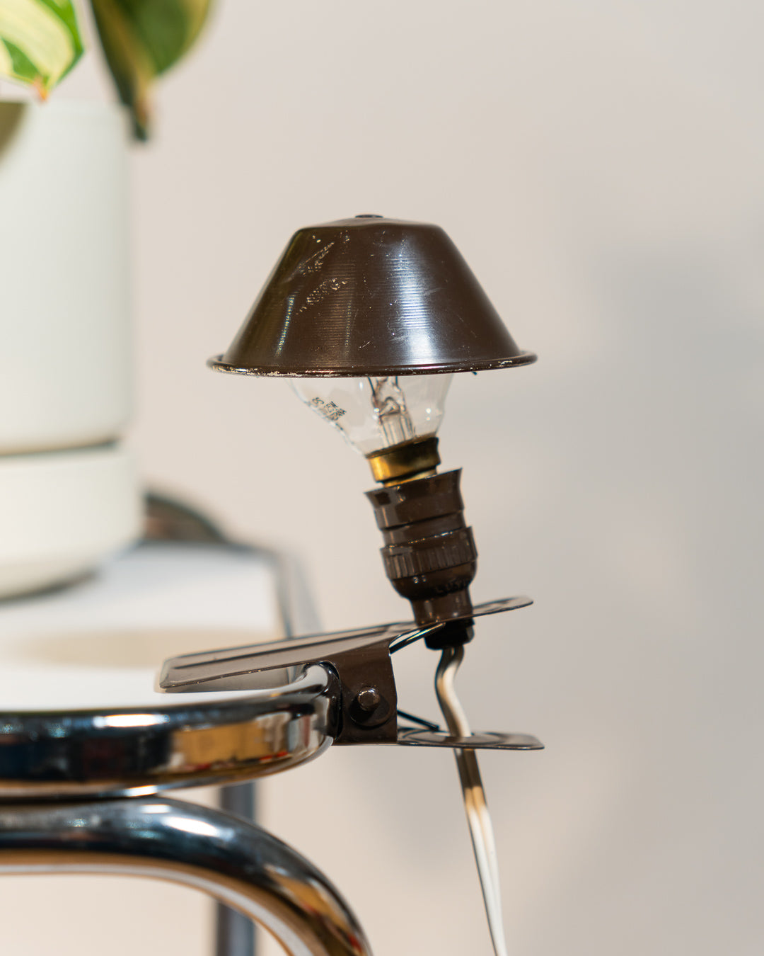 Vintage Luxus mini mushroom clip lamp in dark brown, 1960s Spanish Space Age design with clip base. Vecino Shop