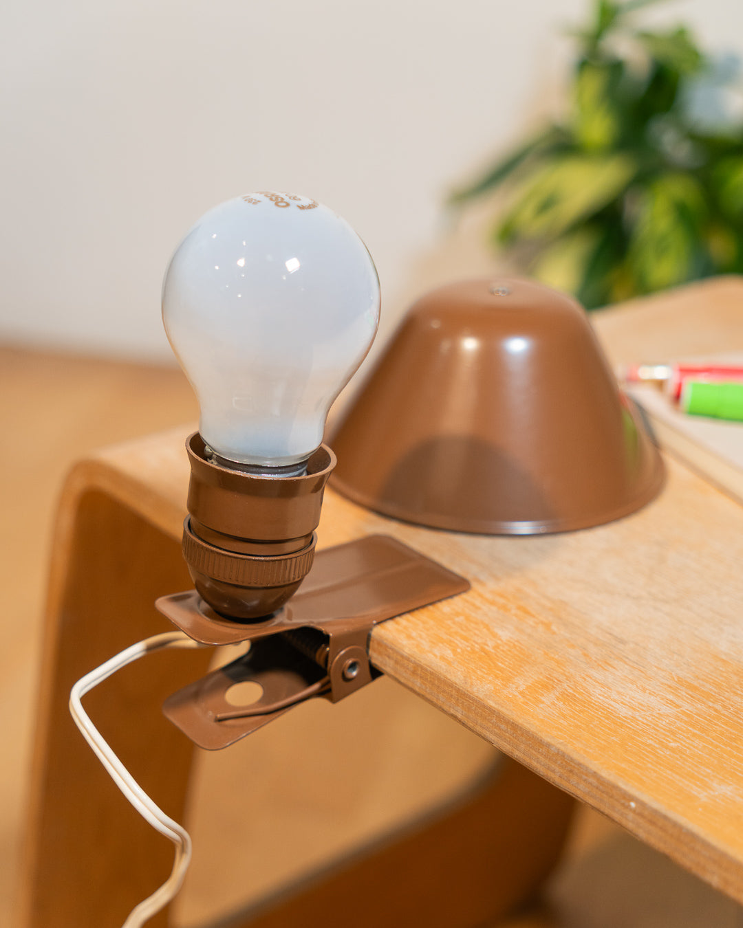 Rare XL vintage Luxus mushroom lamp in milk chocolate brown with large bakelite shade. Deadstock 1970s lighting piece from Vecino Shop.