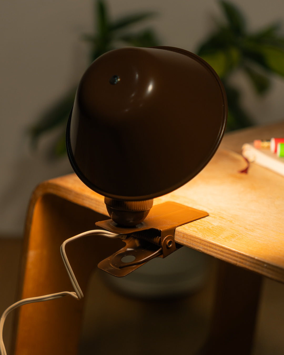 Rare XL vintage Luxus mushroom lamp in milk chocolate brown with large bakelite shade. Deadstock 1970s lighting piece from Vecino Shop.