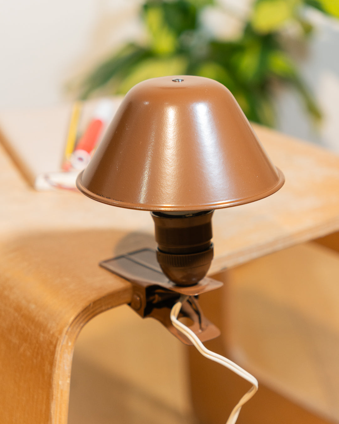 Rare XL vintage Luxus mushroom lamp in milk chocolate brown with large bakelite shade. Deadstock 1970s lighting piece from Vecino Shop.