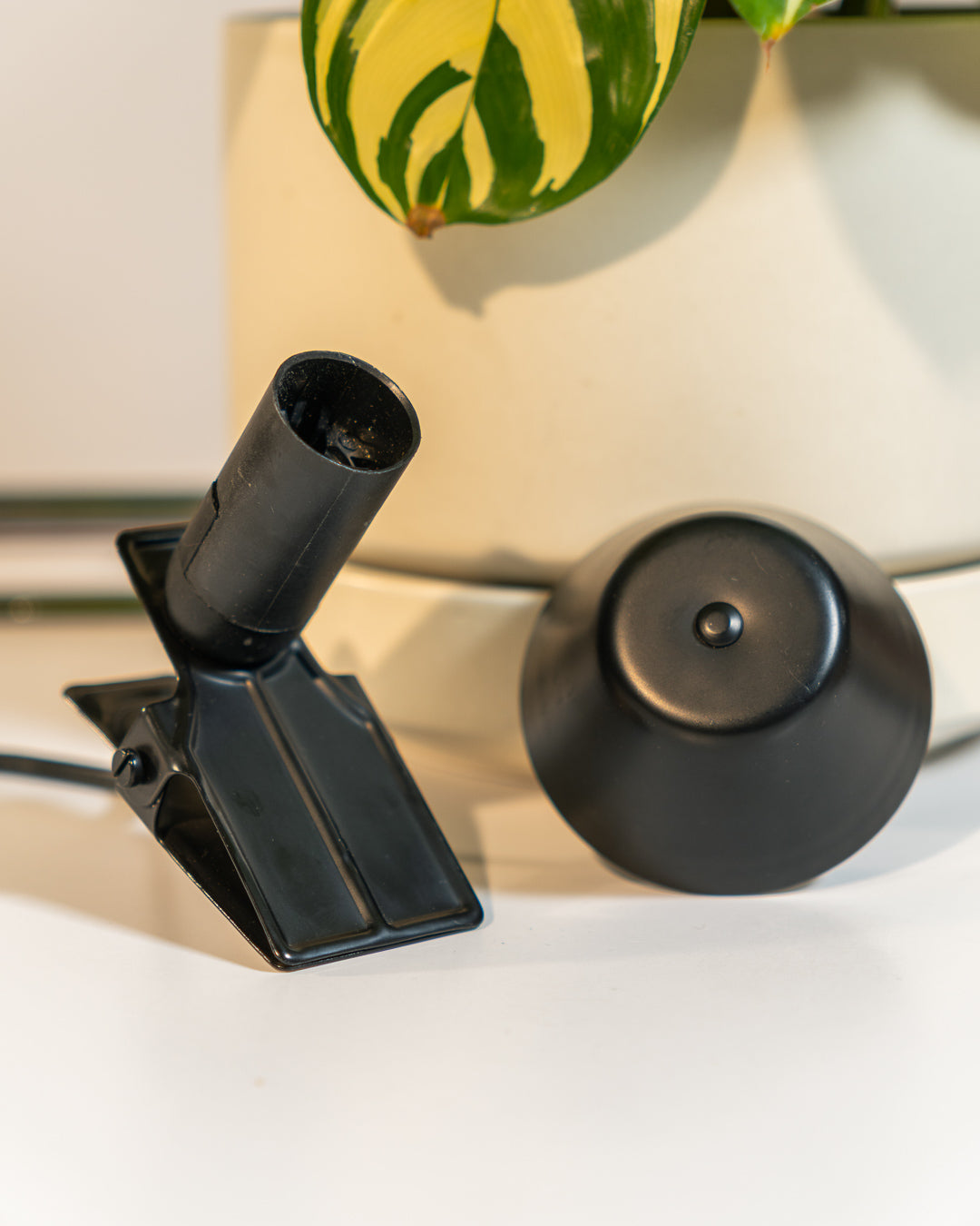 Vintage E.P.T. mini mushroom clip lamp in matte black, 1990s Spanish design with clip base. Vecino Shop