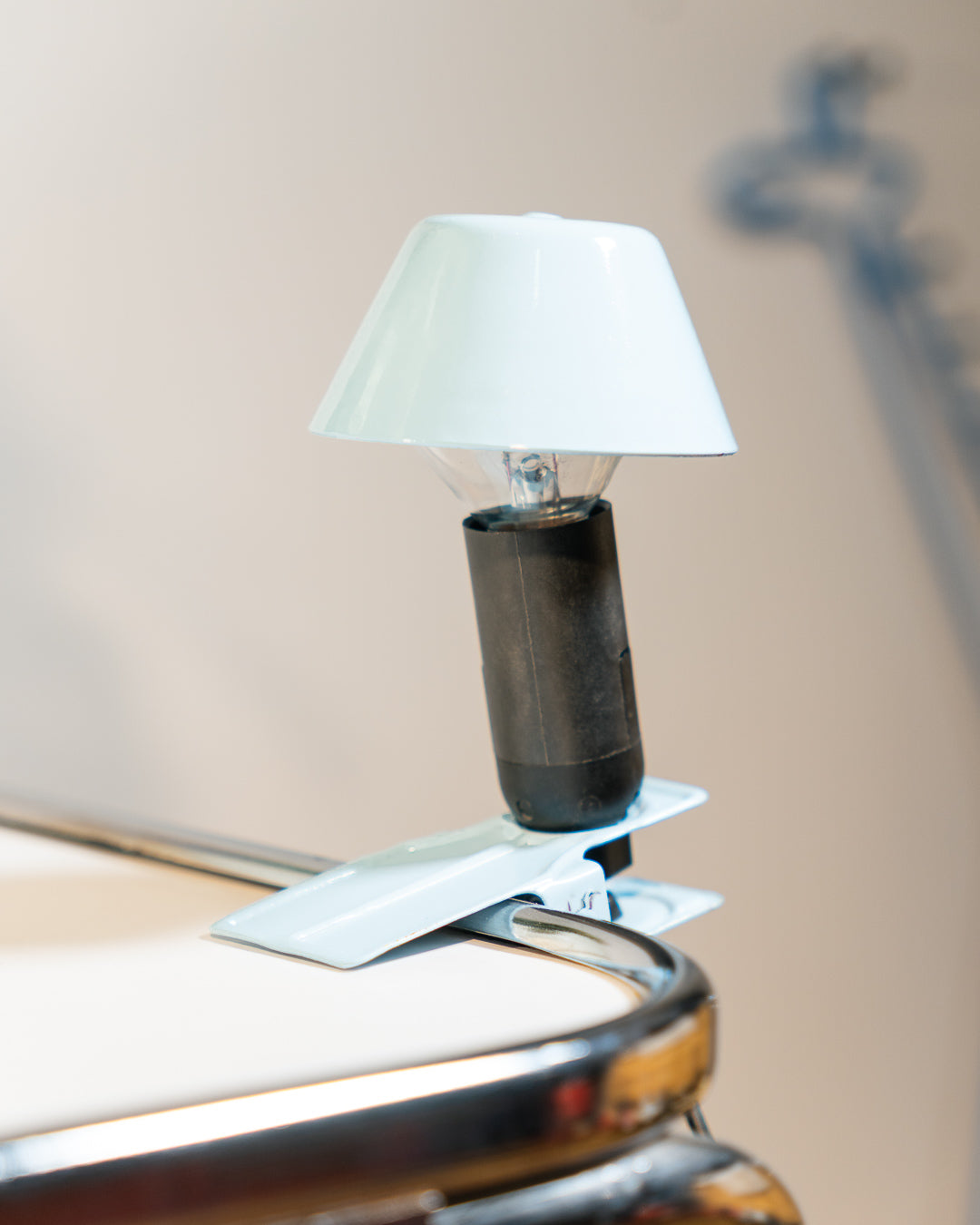 Vintage E.P.T. mini mushroom clip lamp in light blue, 1990s Spanish design with clip base. Vecino Shop