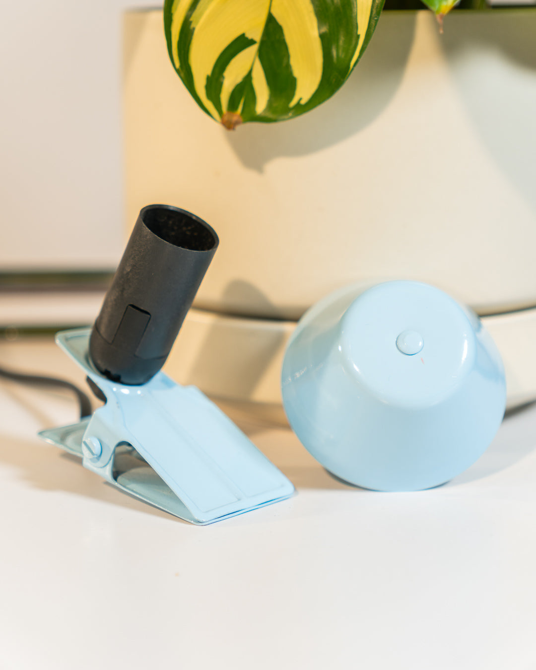 Vintage E.P.T. mini mushroom clip lamp in light blue, 1990s Spanish design with clip base. Vecino Shop