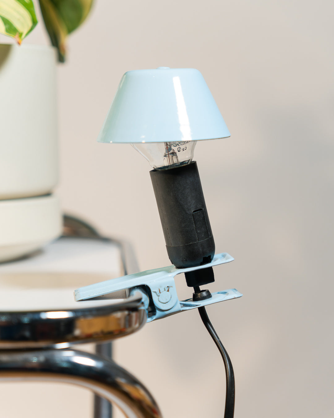 Vintage E.P.T. mini mushroom clip lamp in light blue, 1990s Spanish design with clip base. Vecino Shop