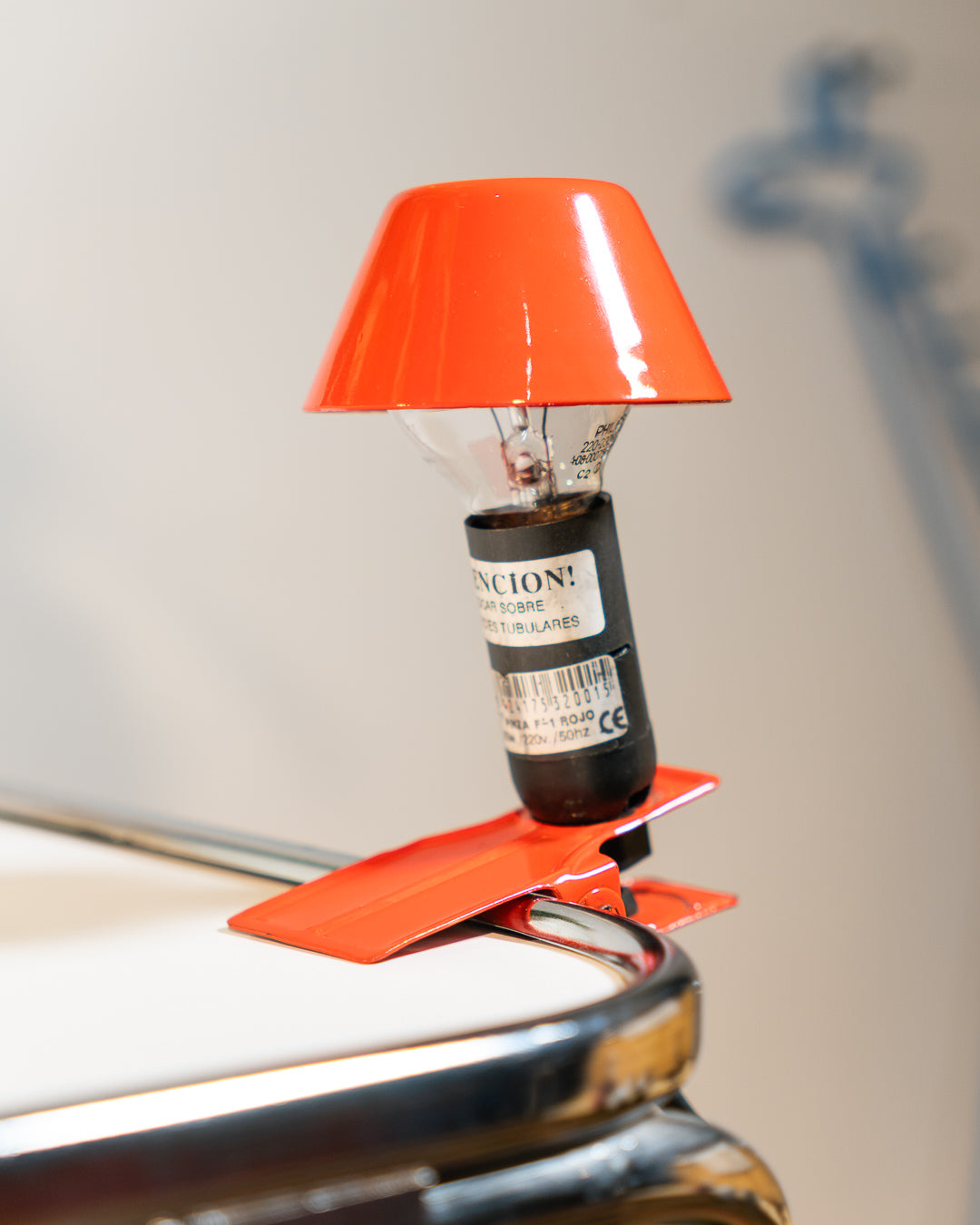 Vintage E.P.T. mini mushroom clip lamp in cherry red, 1990s Spanish design with clip base. Vecino Shop