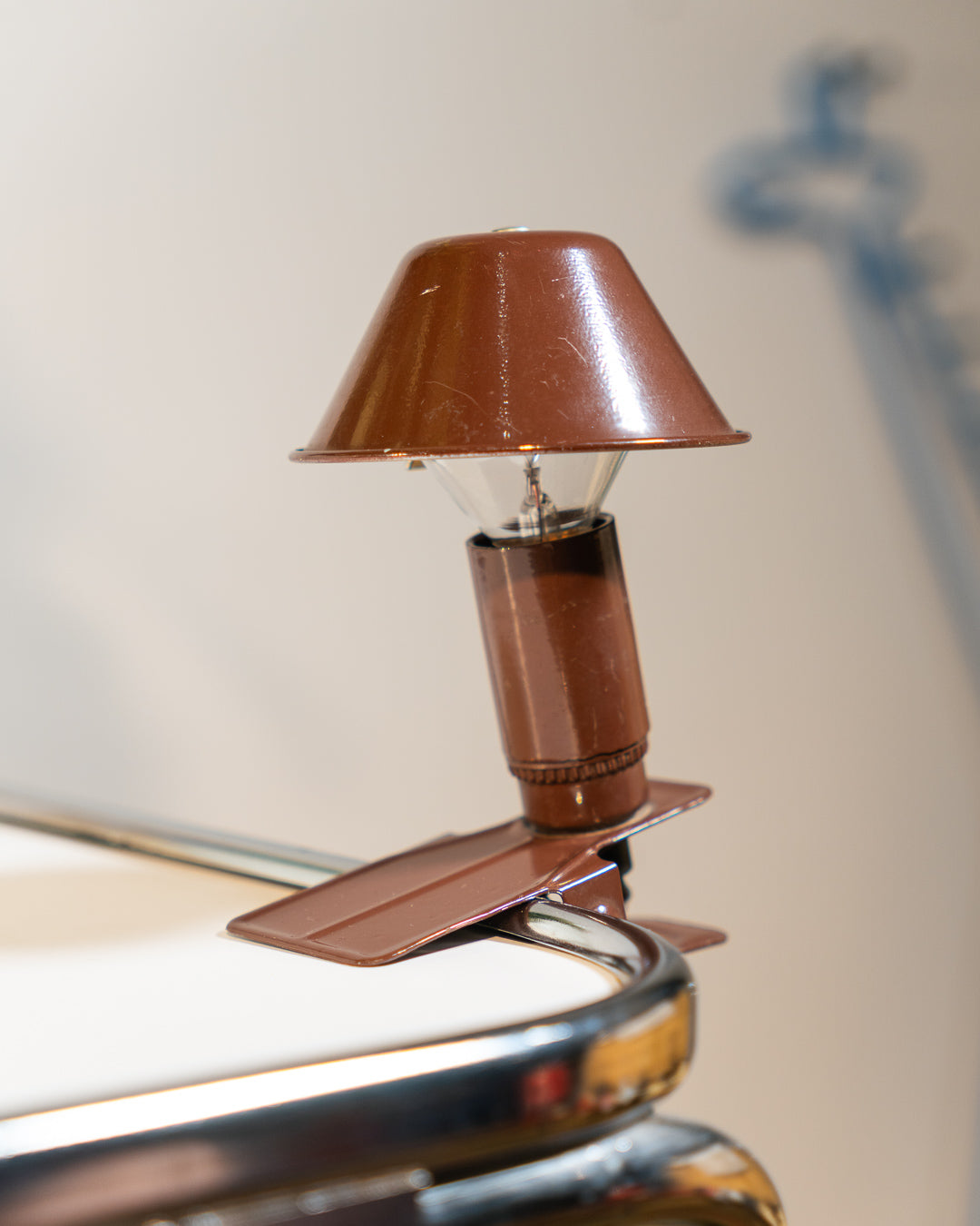 Vintage mini mushroom clip lamp in chocolate brown, 1970s Spanish design with clip base. Vecino Shop