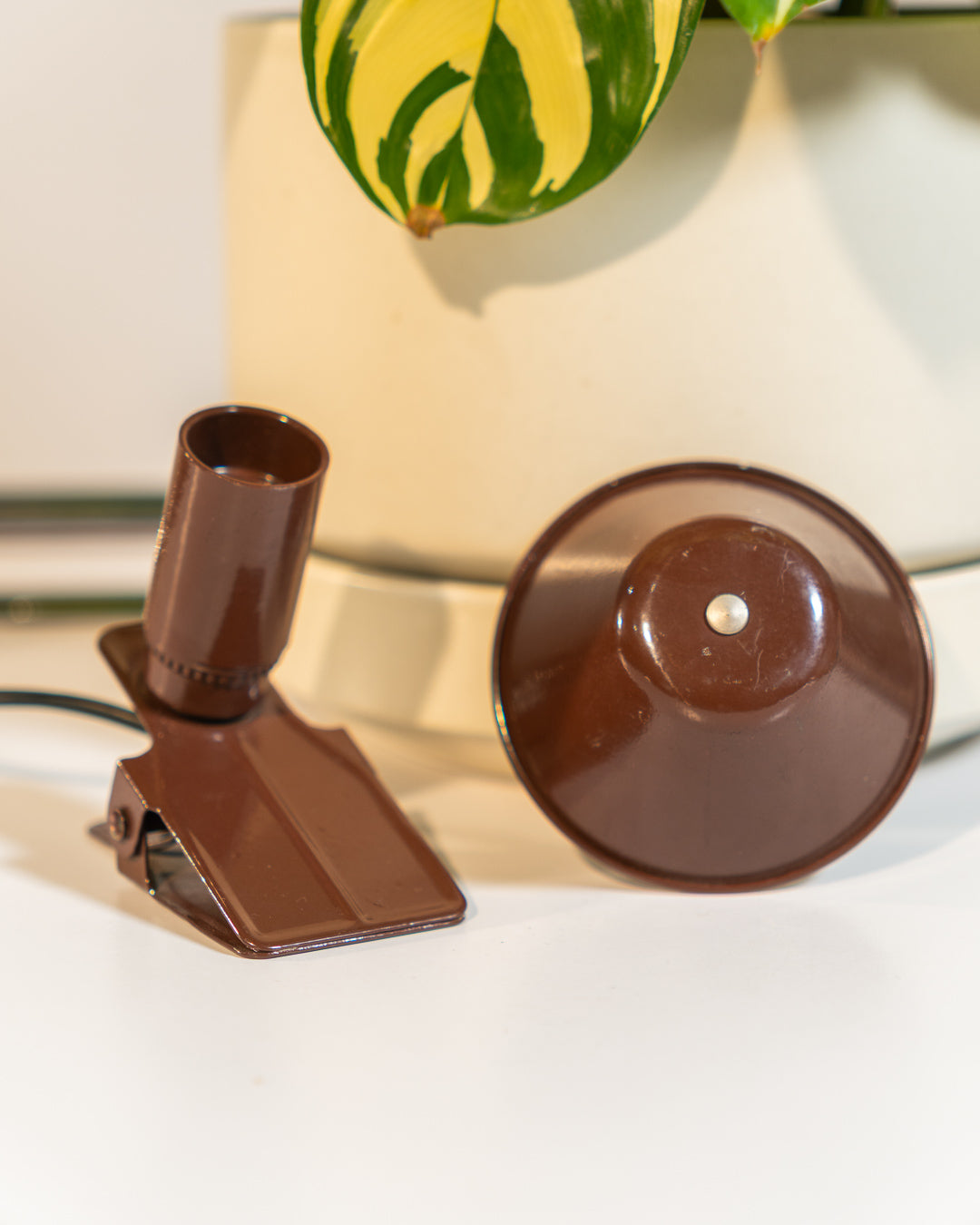 Vintage mini mushroom clip lamp in chocolate brown, 1970s Spanish design with clip base. Vecino Shop