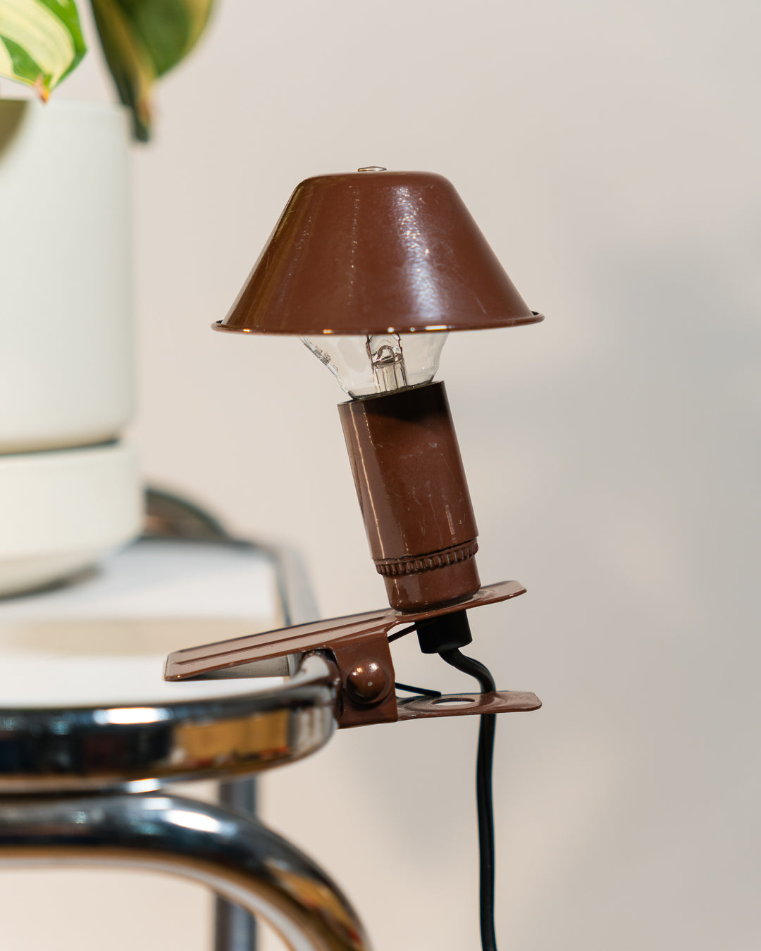 Vintage mini mushroom clip lamp in chocolate brown, 1970s Spanish design with clip base. Vecino Shop