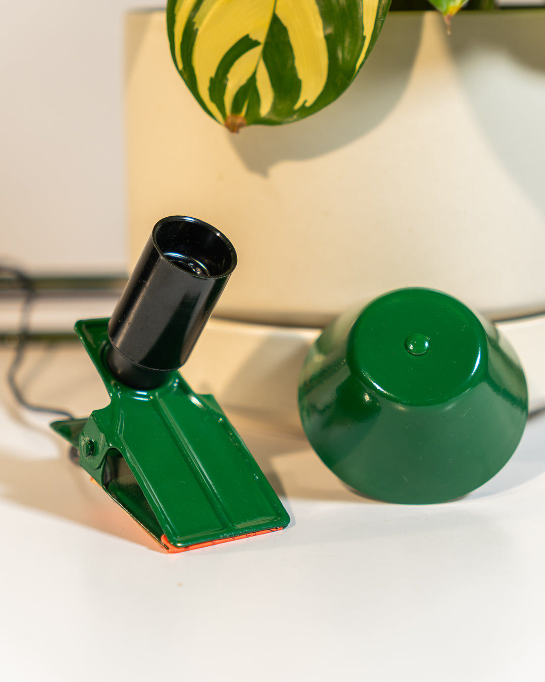 Vintage mini mushroom clip lamp in bottle green, 1980s Spanish design with clip base. Vecino Shop