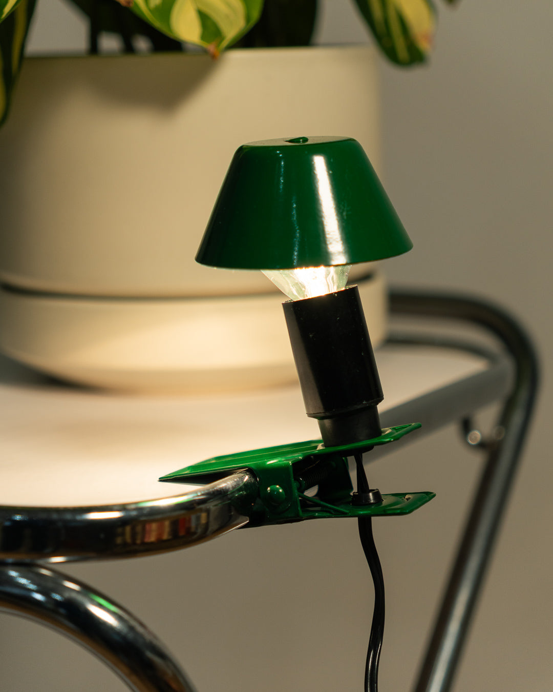Vintage mini mushroom clip lamp in bottle green, 1980s Spanish design with clip base. Vecino Shop