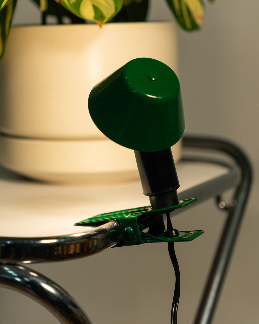Vintage mini mushroom clip lamp in bottle green, 1980s Spanish design with clip base. Vecino Shop