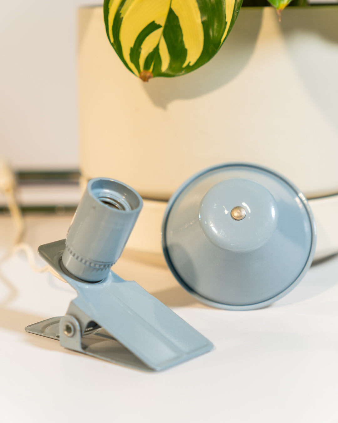 Vintage mini mushroom clip lamp in light grey blue, 1970s Spanish design with clip base. Vecino Shop