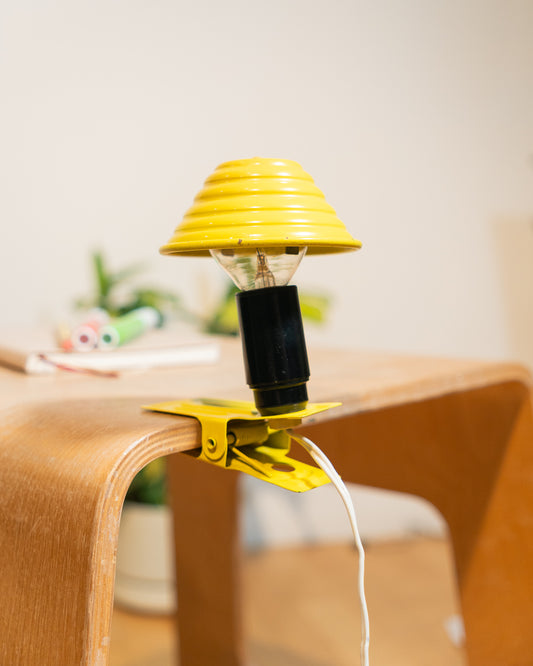 Vintage yellow ribbed mini mushroom clip lamp from the 1960s. Space Age retro by Vecino Shop. 