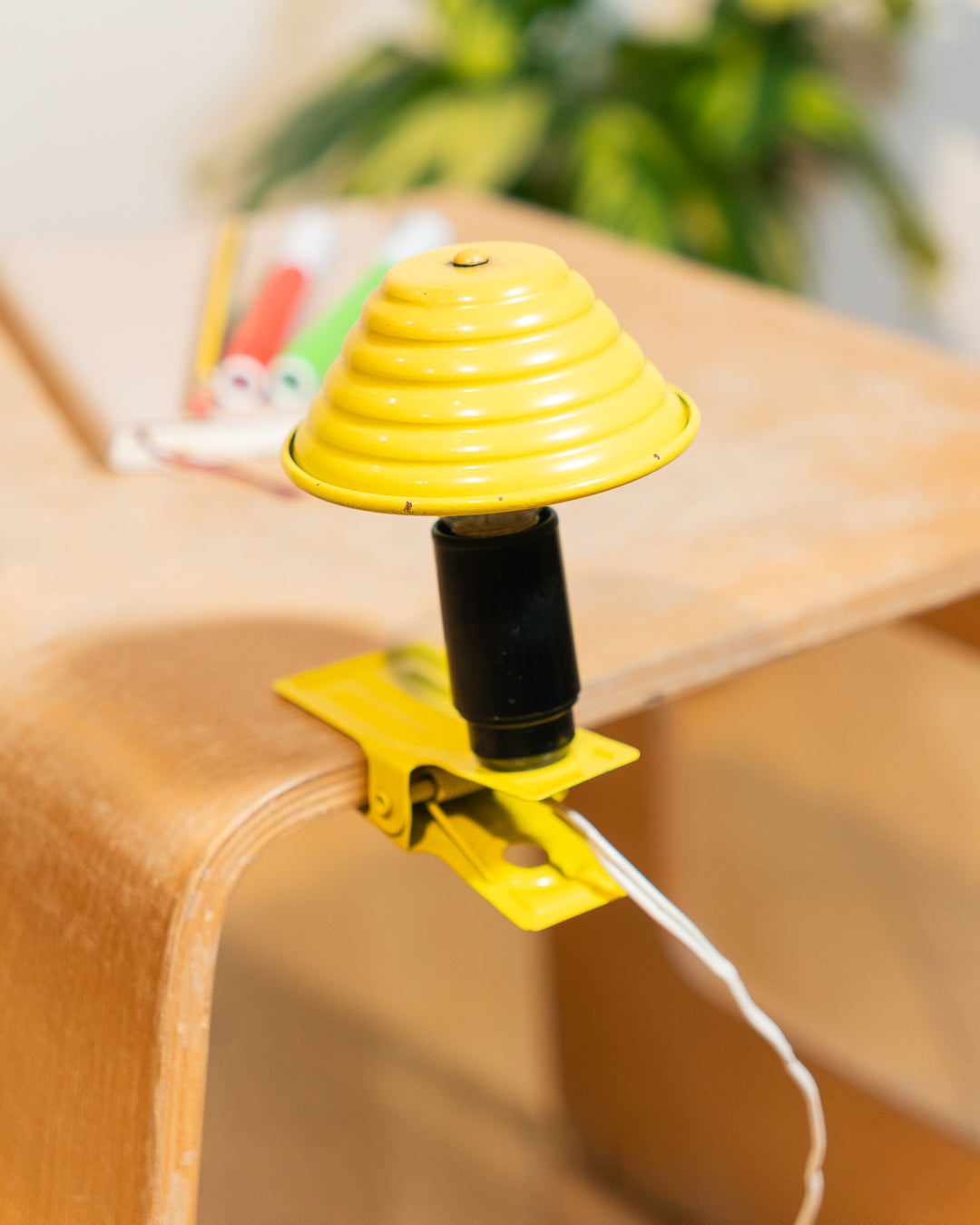 Vintage yellow ribbed mini mushroom clip lamp from the 1960s. Space Age retro by Vecino Shop. 