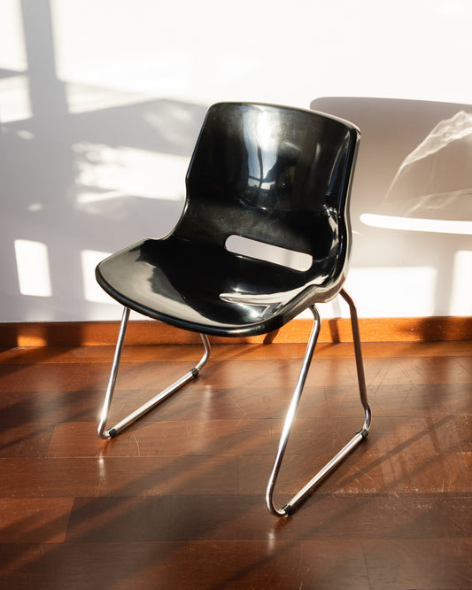 Vintage Overman Chair 1970s by Svante Schöblom, ergonomic design with plastic seat and metal base, made in Sweden, mid-century modern style - Vecino Shop