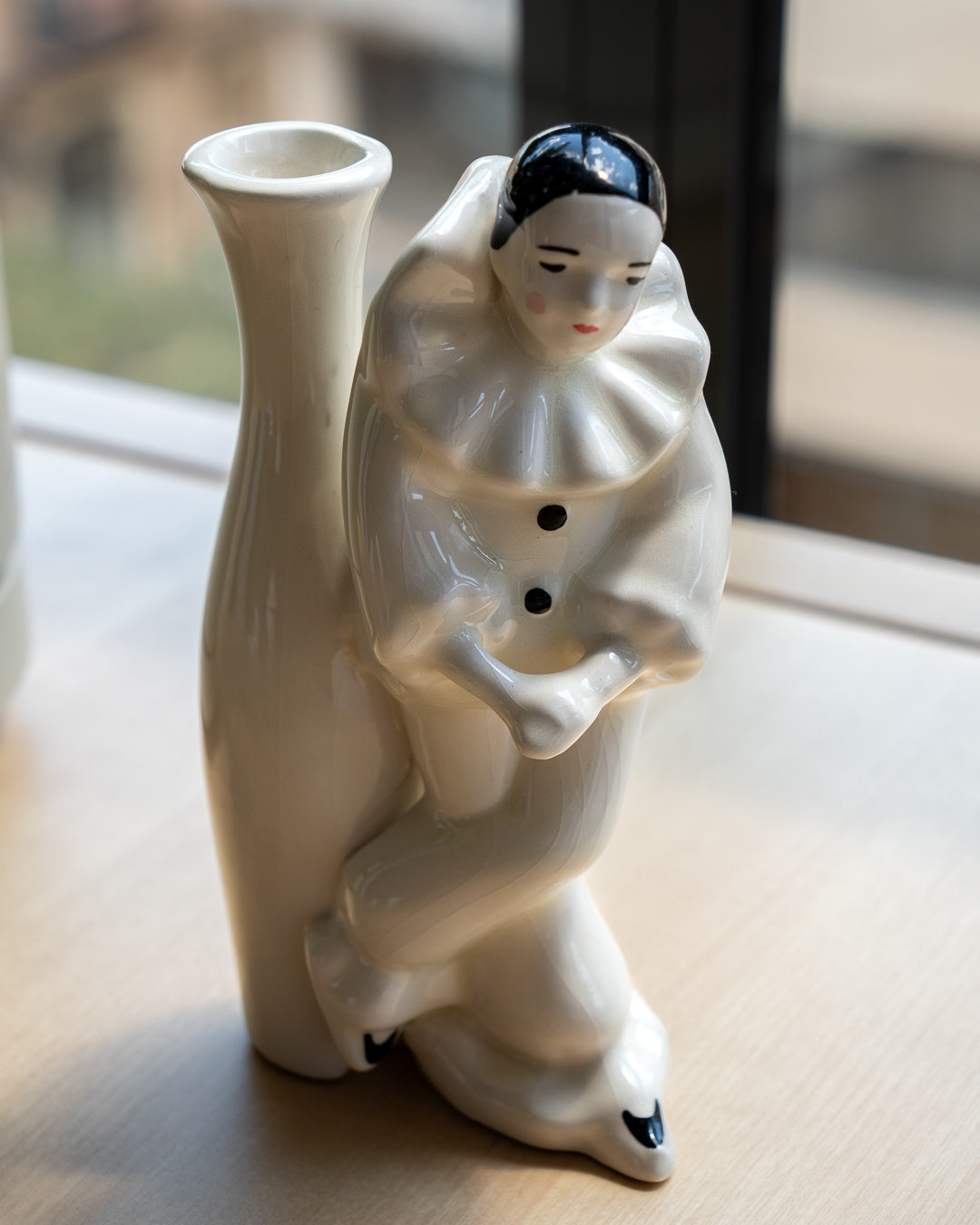 Vintage 1970s Pierrot Harlequin ceramic vase figurine