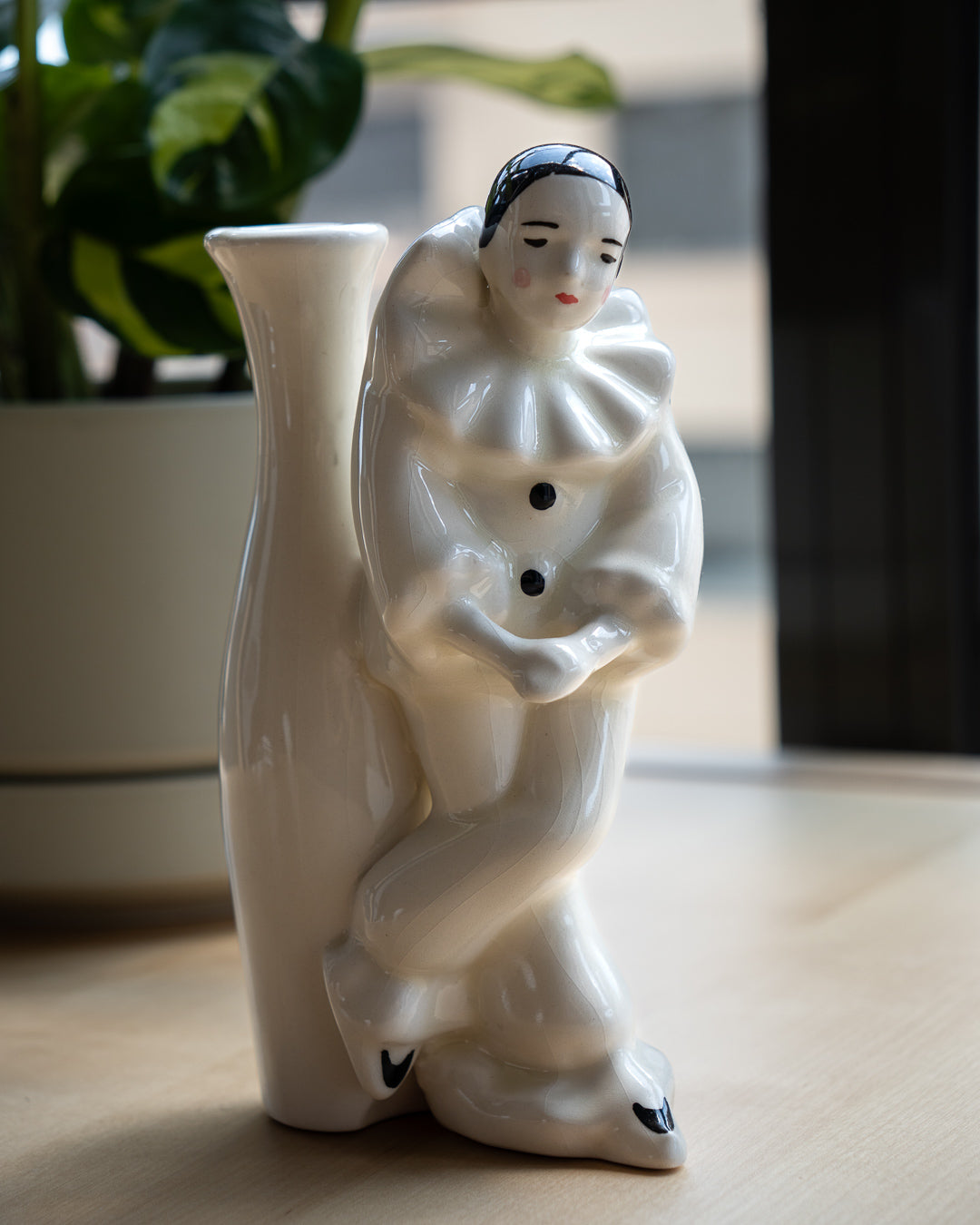 Vintage 1970s Pierrot Harlequin ceramic vase figurine