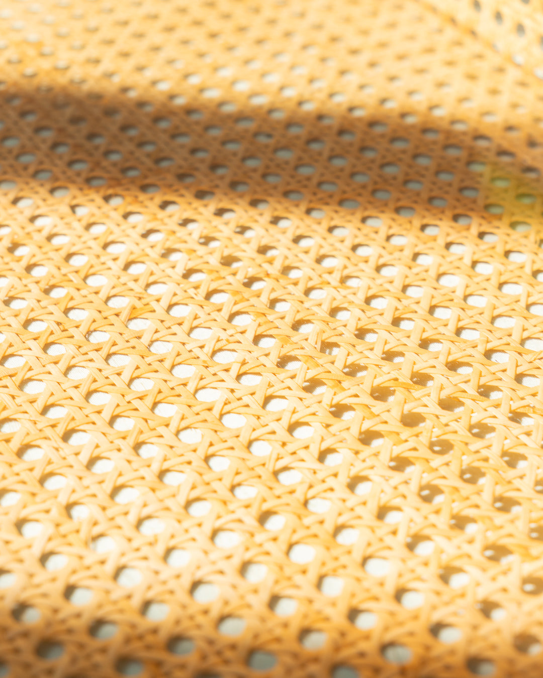 Vintage 1970s rattan and acrylic serving tray with chrome handles – rectangular design | Vecino Shop