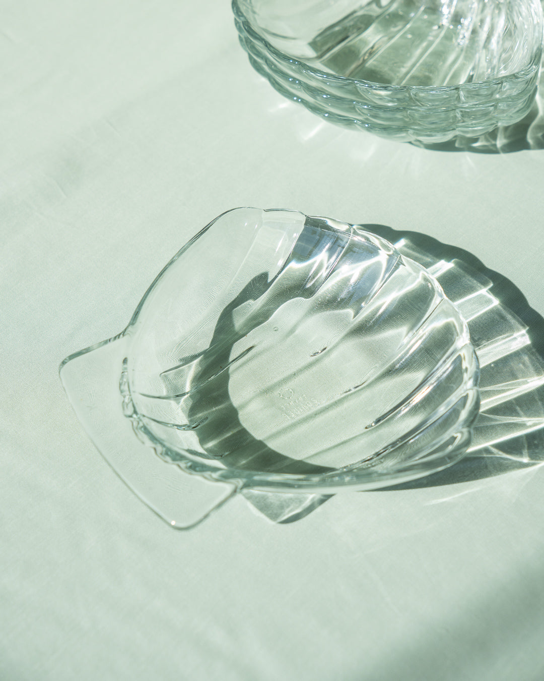 Vintage Sovirel glass shell plates set – made in France – Vecino Shop