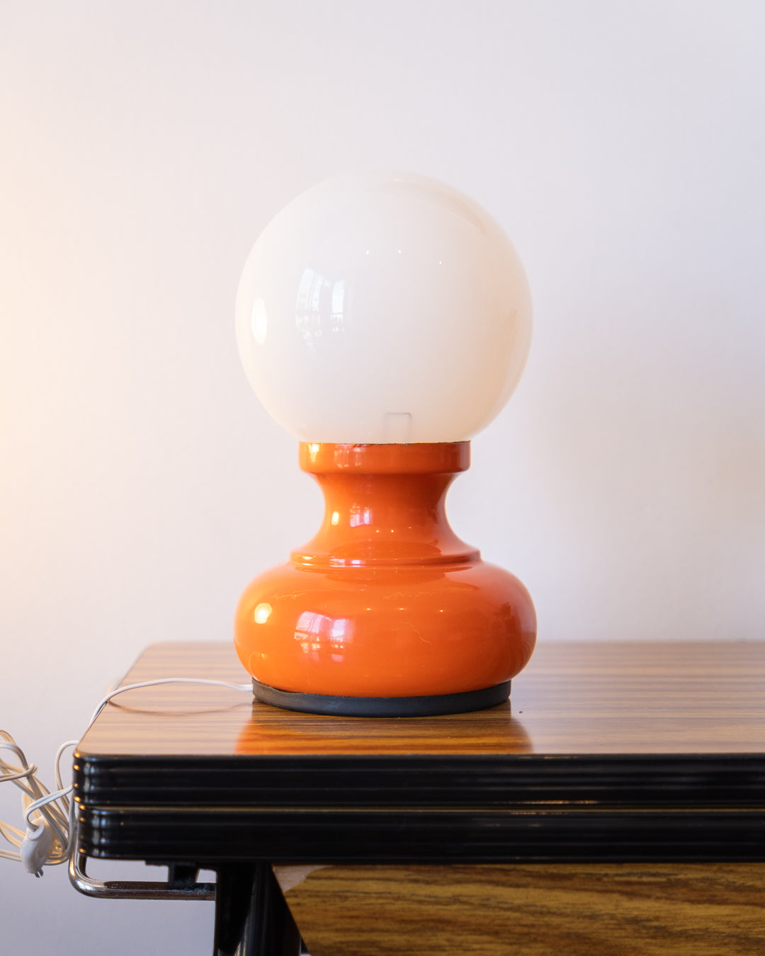 Vintage space age table lamp with white opaline shade and orange vase-shaped base – Vecino Shop