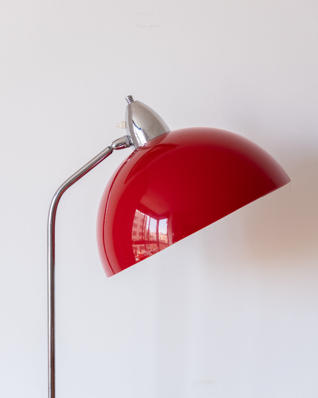 Vintage 1970s Space Age red floor lamp with chrome base and adjustable height – Vecino Shop
