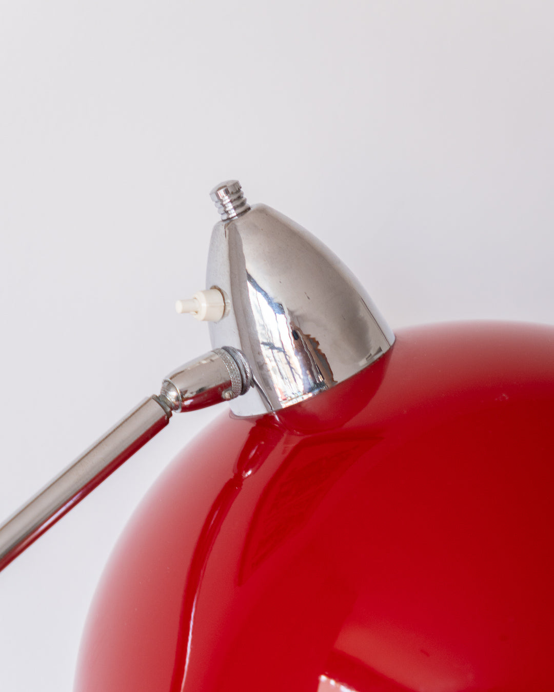 Vintage 1970s Space Age red floor lamp with chrome base and adjustable height – Vecino Shop