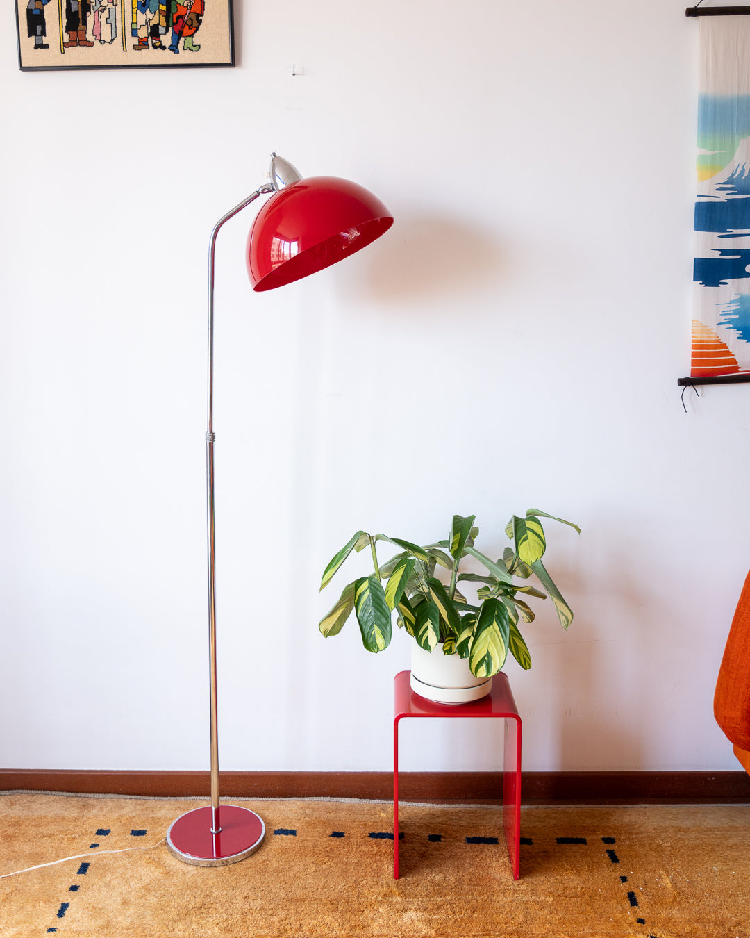 Vintage 1970s Space Age red floor lamp with chrome base and adjustable height – Vecino Shop