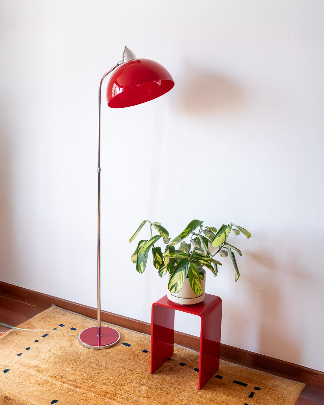 Vintage 1970s Space Age red floor lamp with chrome base and adjustable height – Vecino Shop