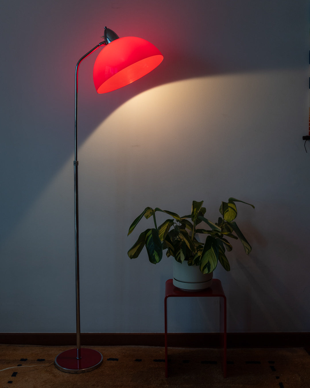Vintage 1970s Space Age red floor lamp with chrome base and adjustable height – Vecino Shop