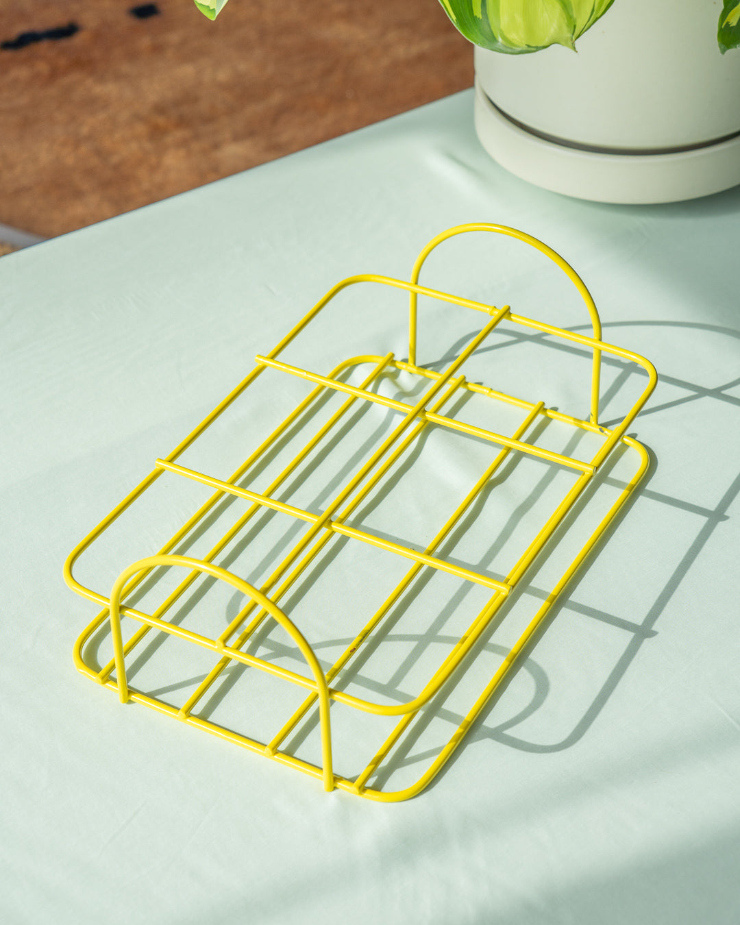 Vintage yellow striped glass set with metal holder – Vecino Shop