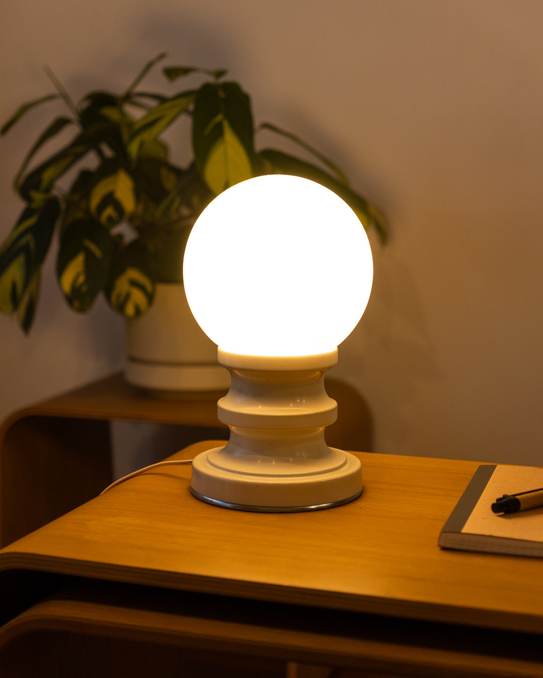 Vintage Space Age Opalina white table lamp, 1970s, very good condition. Vecino Shop